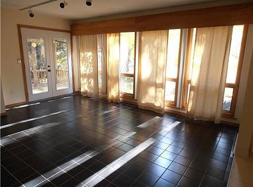 3rd image of 1011 Barton Dr