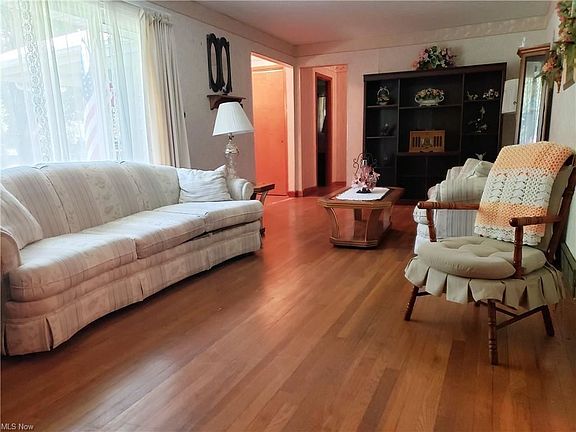 4th image of 9578 Crestview Dr