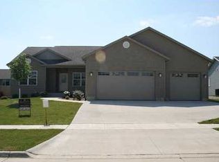 3005 Bullis Dr, Marion, IA 52302