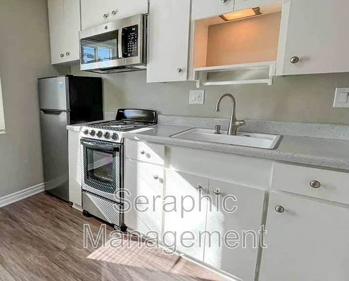 1058 Roewill Dr #9 — Photo 2