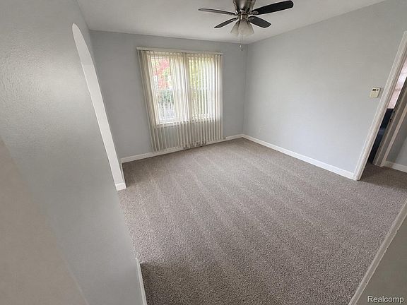 5th image of 6023 Casmere St