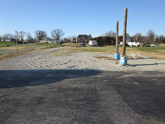 3rd image of 2610 Utica Pike