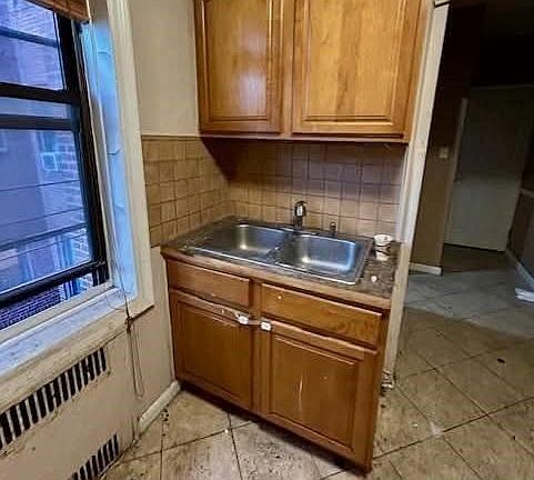 4th image of 909 E 29th St APT 3D
