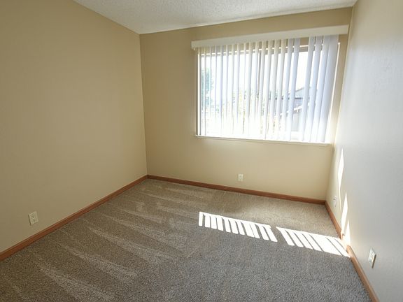 5th image of 796 Ferndale Ct
