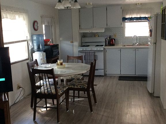 2nd image of 256 Lyndol St