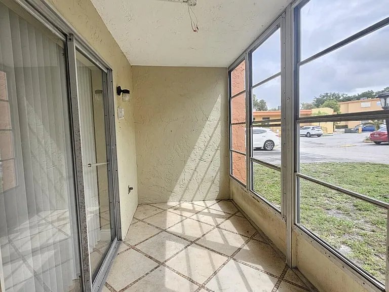 4324 NW 9th Ave #6-1C — Photo 15