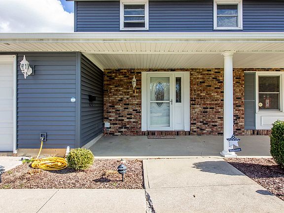 2nd image of 1415 Parkhill Dr