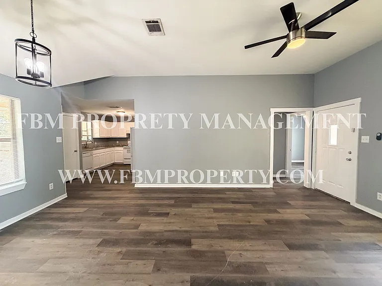 808 Metropolitan Ave — Photo 5