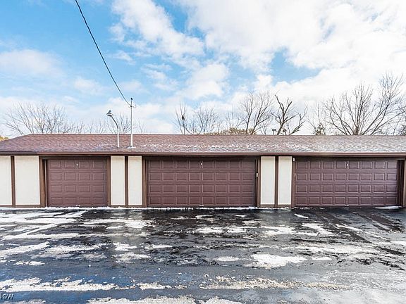 3rd image of 852 Pearson Cir Unit 3