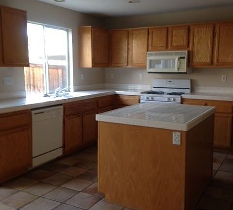4th image of 2534 Hudson Ave