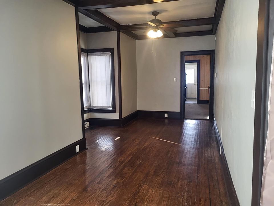 1st image of 122.5 S Main St