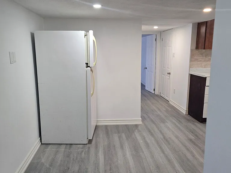 8 York St #BASEMENT — Photo 4