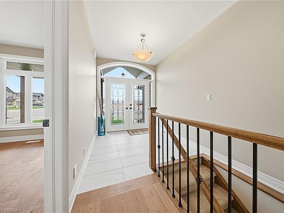 4th image of 105 Craddock Blvd