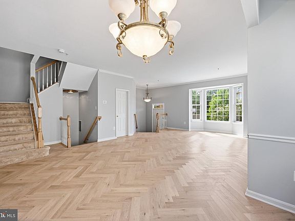 4th image of 111 Longpoint Way
