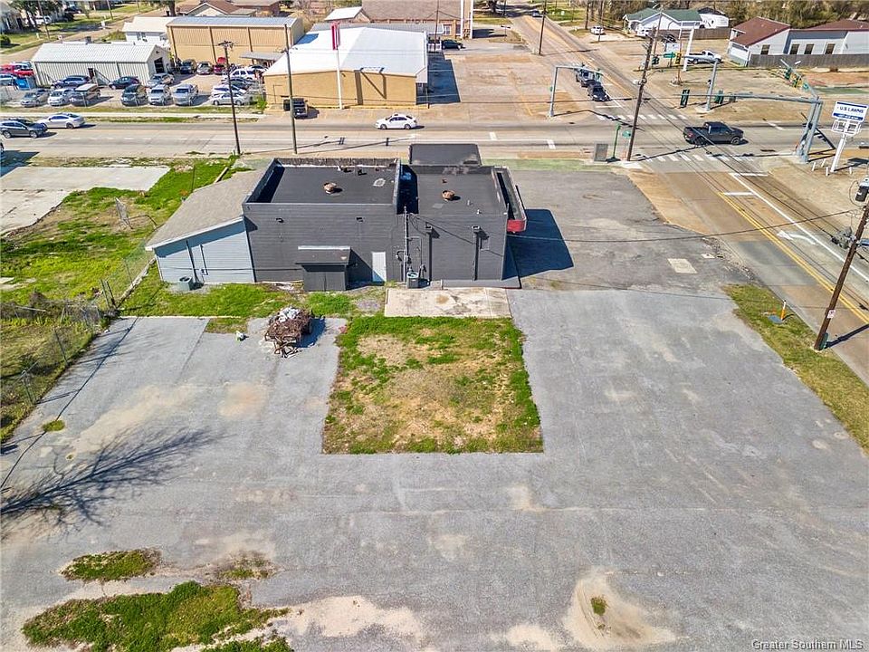 2nd image of 806 Alamo St
