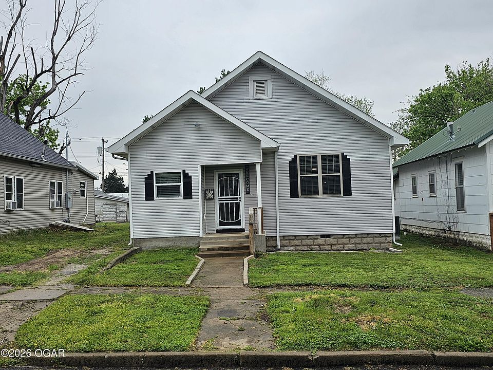 1st image of 618 8th St