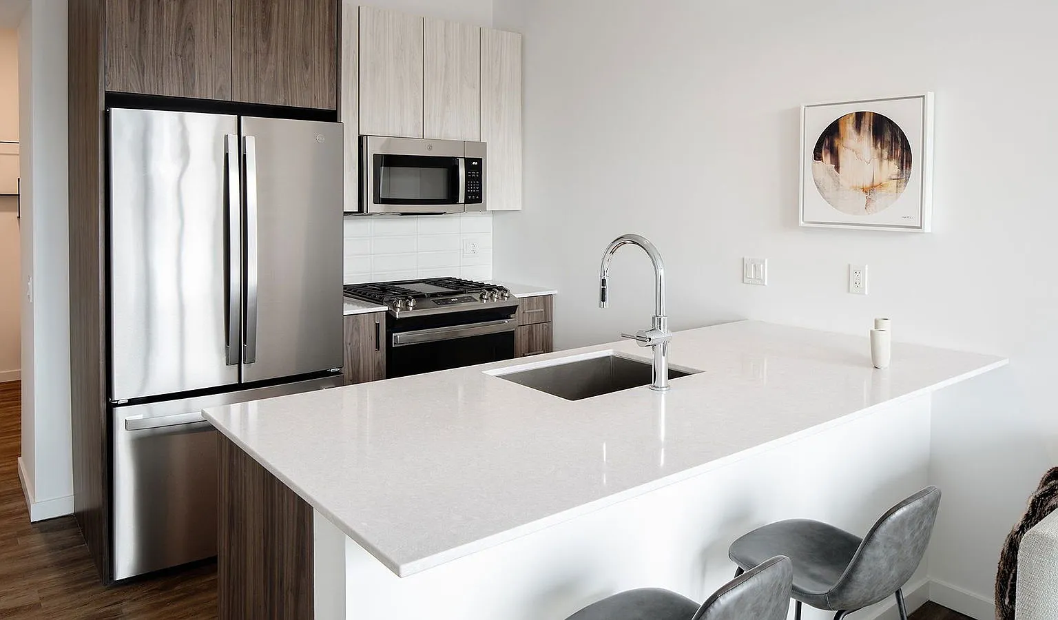 1 bed, 1.0 bath, $3,060 — Photo 3