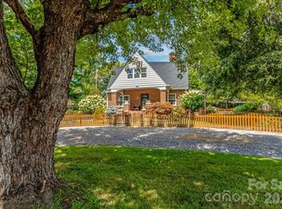 506 W Main St, Burnsville, NC 28714