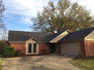 1006 Roselawn Cir, West Memphis, AR 72301