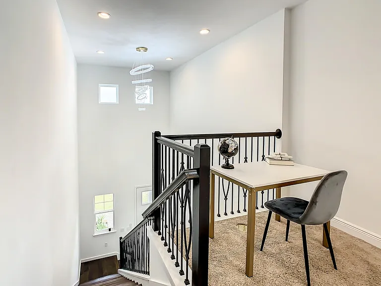 15707 Vetta Dr — Photo 48
