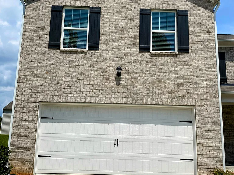 202 Creekview Way — Photo 3