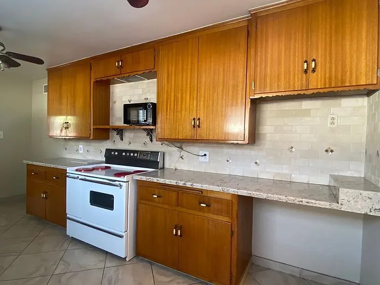 739 W Granada Ct — Photo 12