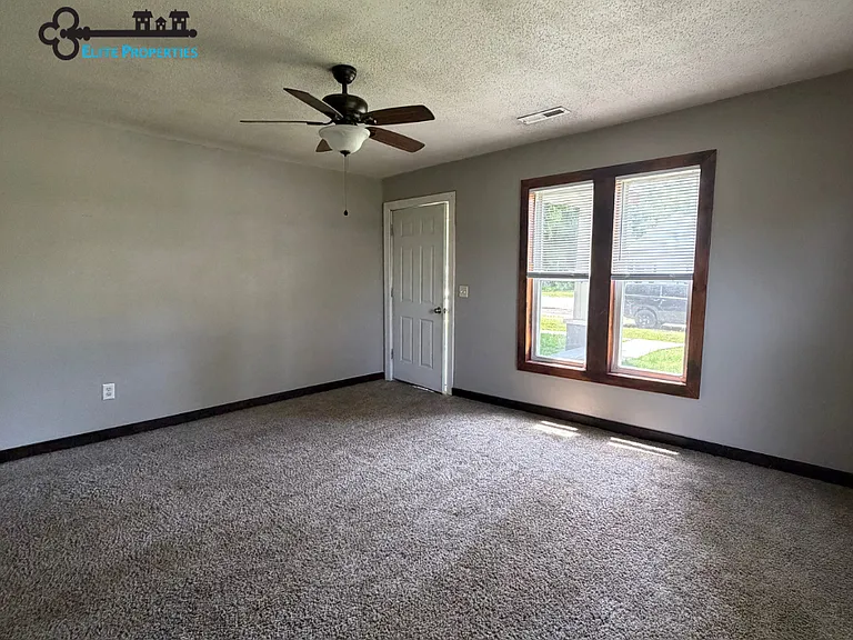 141 Jasper St — Photo 4