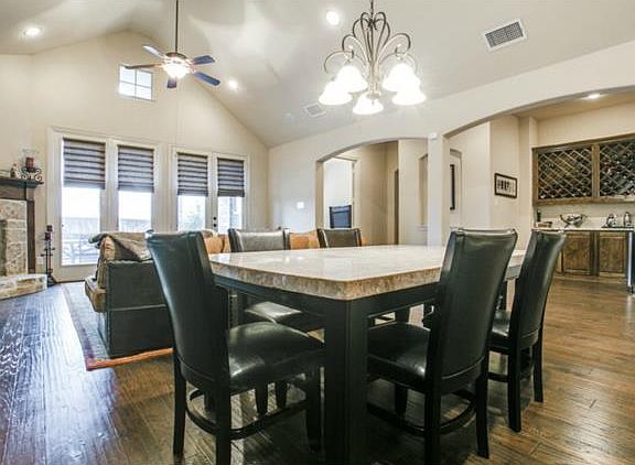 5th image of 2406 Las Palmas Ln