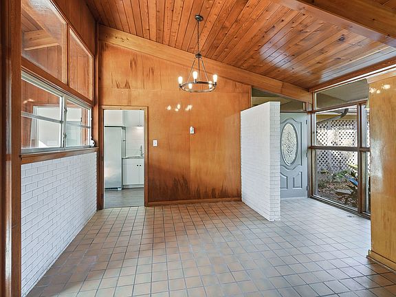 4th image of 6844 Goodwood Ave