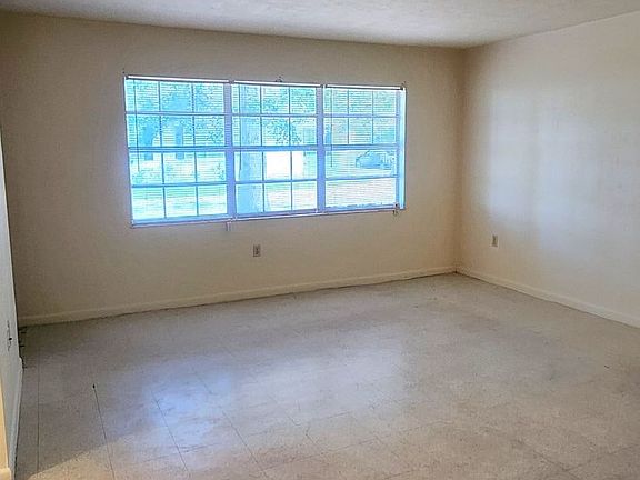4th image of 722 NE 12th St #724