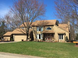 6565 Brookhills Ct SE, Grand Rapids, MI 49546