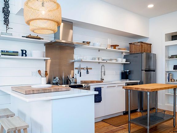 4th image of 37 Clark St APT 8