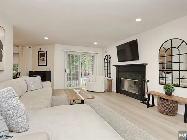 1 Tulip Cres APT 1A, Little Falls, NJ 07424