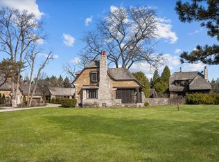 561 Hathaway Cir, Lake Forest, IL 60045