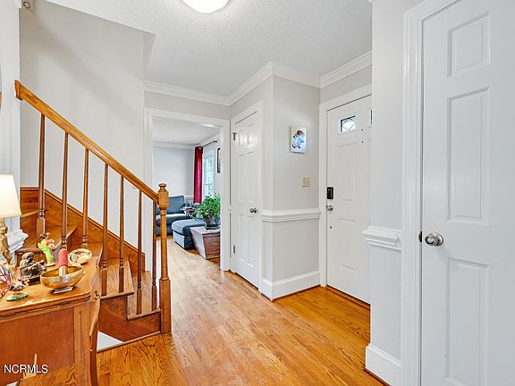 5th image of 538 Crestline Boulevard