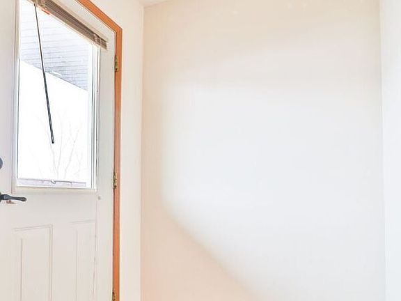 4th image of 801 E Ryan Dr #1