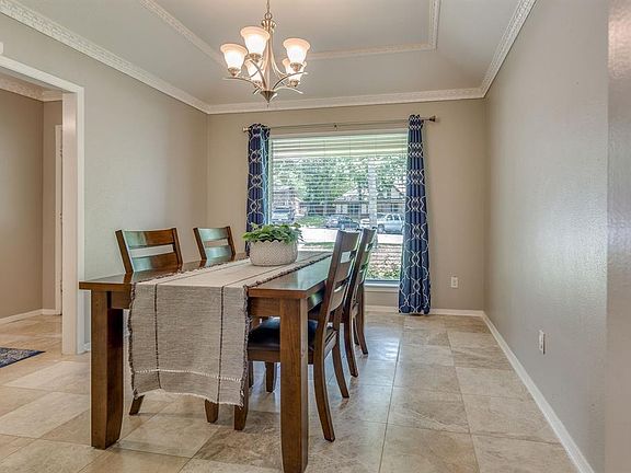 5th image of 605 Country Green Ln