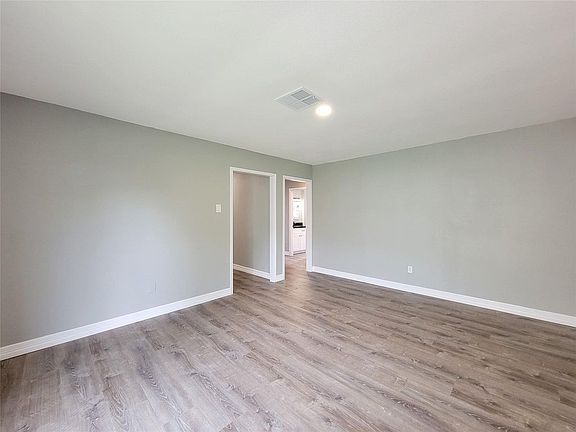 4th image of 12922 Claygate Dr