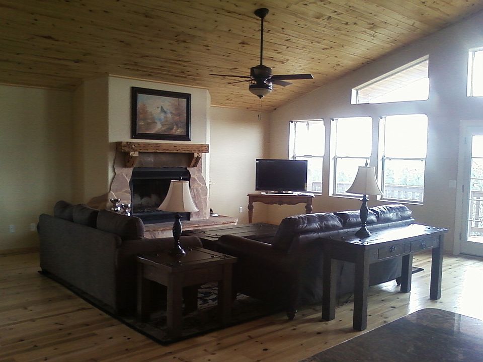 Large Great room - Fireplace
