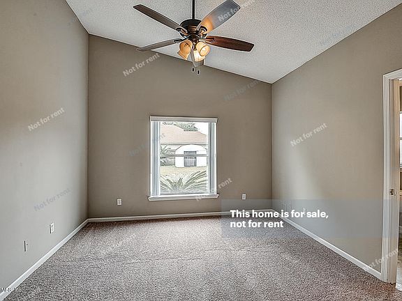 3rd image of 762 Carriage Hill Dr