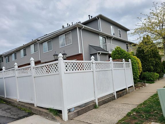 2nd image of 14 Edward Ct APT 1