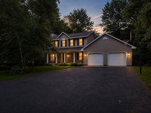 3rd image of 421 Eklund St