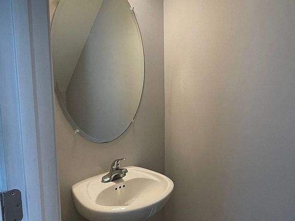 4th image of 7308 Green Park Trl