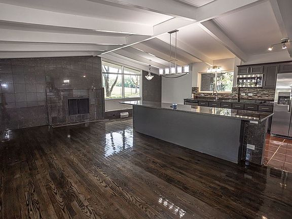 3rd image of 946 Central Park Ave
