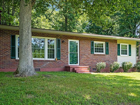 4th image of 1002 Lakeside Cir
