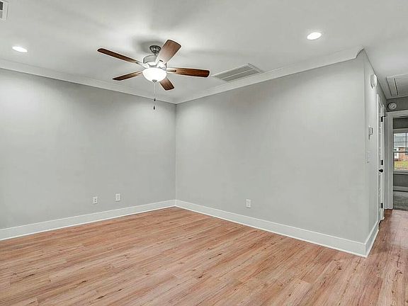 3rd image of 411 Woodrow St