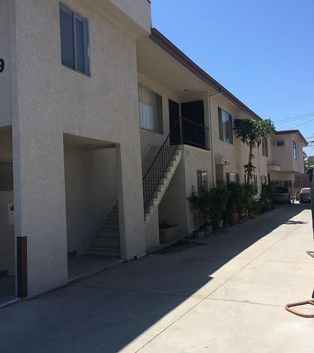 2nd image of 939 N Hobart Blvd