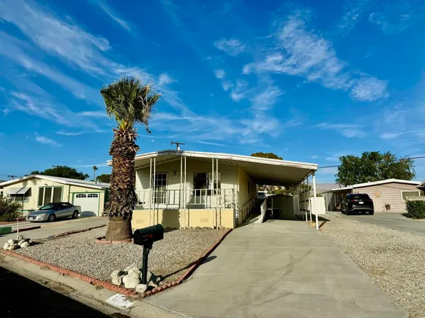 32700 Saint Andrews Dr, Thousand Palms, CA 92276