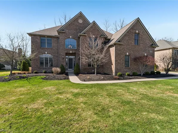 1800 Bur Oak Dr, Westlake, OH 44145