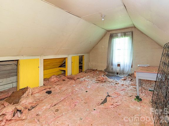 36th image of 1492 Murray Rd